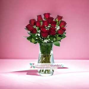  İskenderun Çiçek - Şefaf Vazoda 15 Adet Gül 