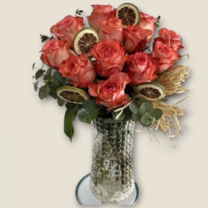  İskenderun Çiçekçiler - Vazoda İthal Gül Aranjmanı