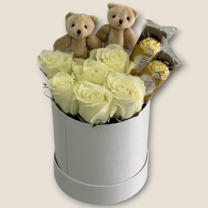  İskenderun Çiçek Gönder - Kutuda İthal Beyaz Gül Ayıcık Çikolata