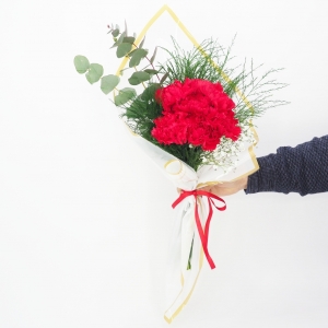  İskenderun Çiçekçiler - 11 adet kırmızı karanfil buketi