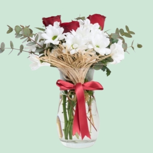  İskenderun Çiçek Siparişi - Cam Vazoda 3 Kırmızı Gül ve Beyaz Papatya
