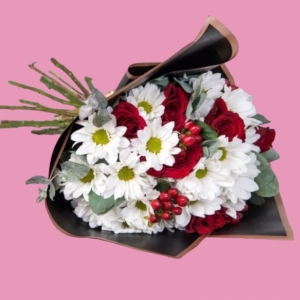  İskenderun Çiçekçiler - Güller ve Beyaz Papatyalar Buketi