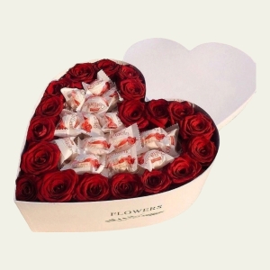 İskenderun Çiçekçi - Kalp Kutu raffaello ve Güller