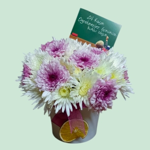  İskenderun Çiçekçiler - Seramikte Öğretmenler Günü Renkli Kasımpatı